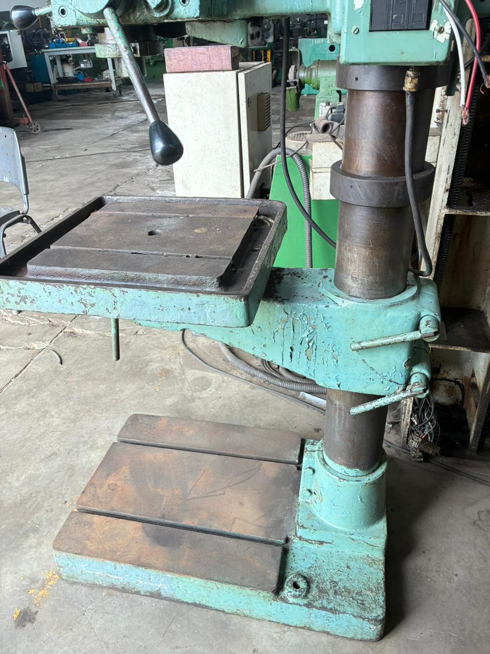 Furadeira Yadoya robusta com automático no corte