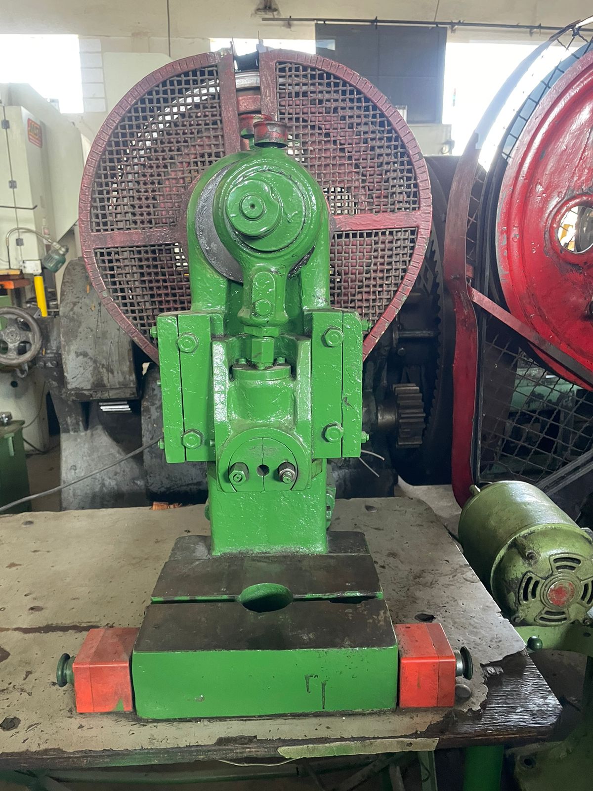 Prensa excêntrica 8T