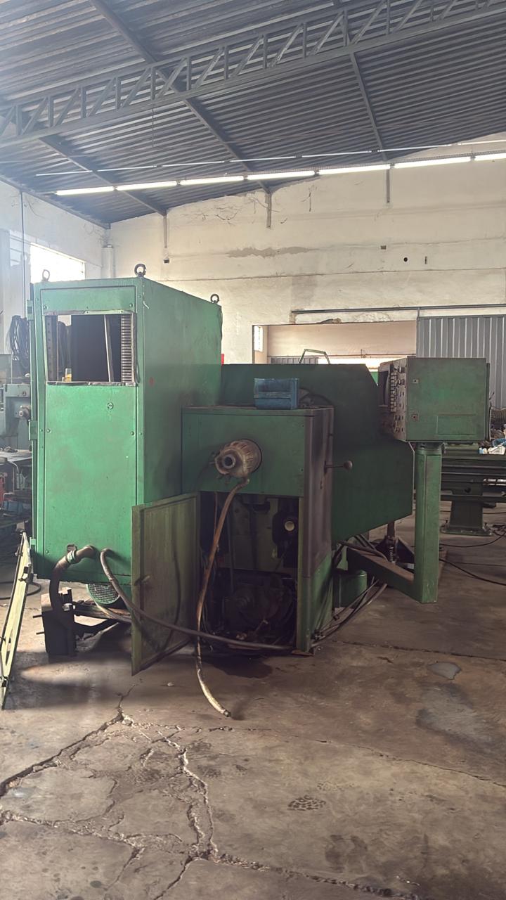 Torno ROMI ECN 40 III CNC no estado com torre elétrica