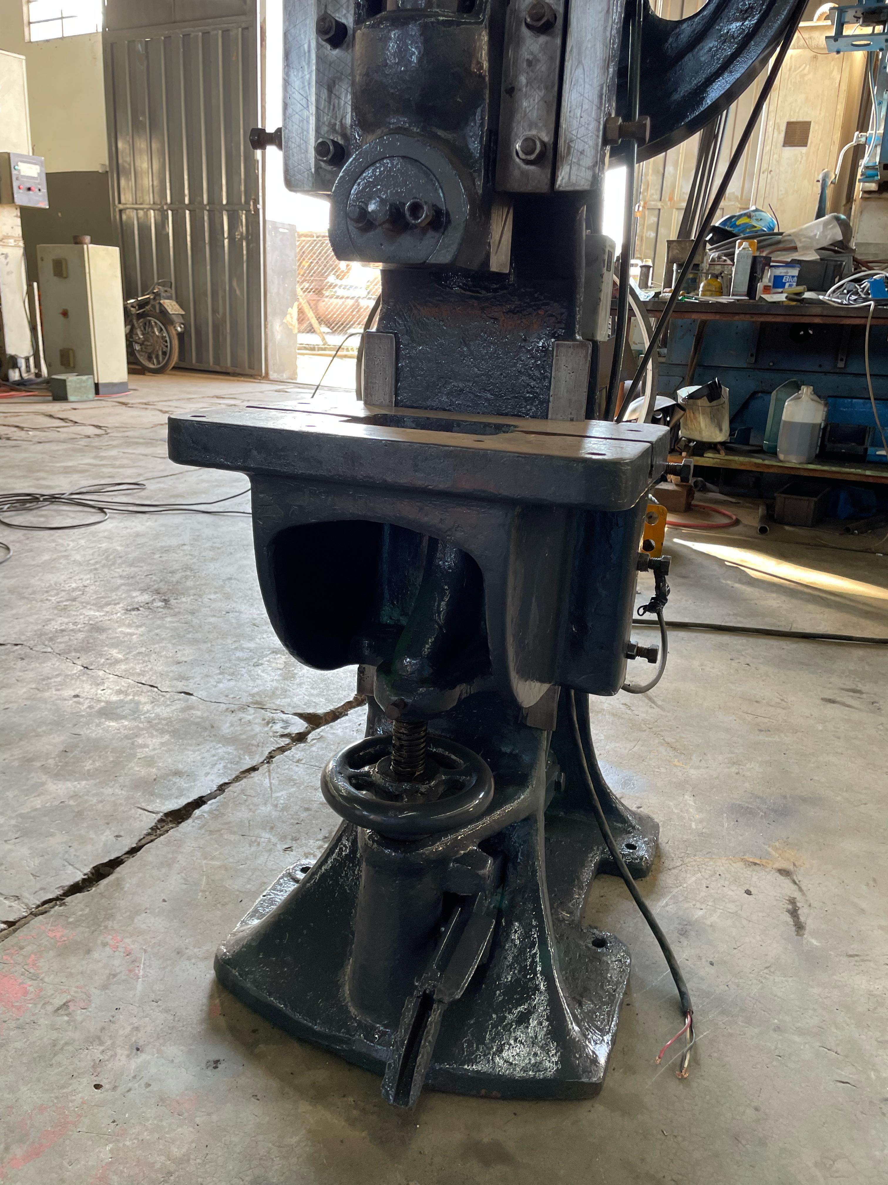 Prensa Excêntrica 12T