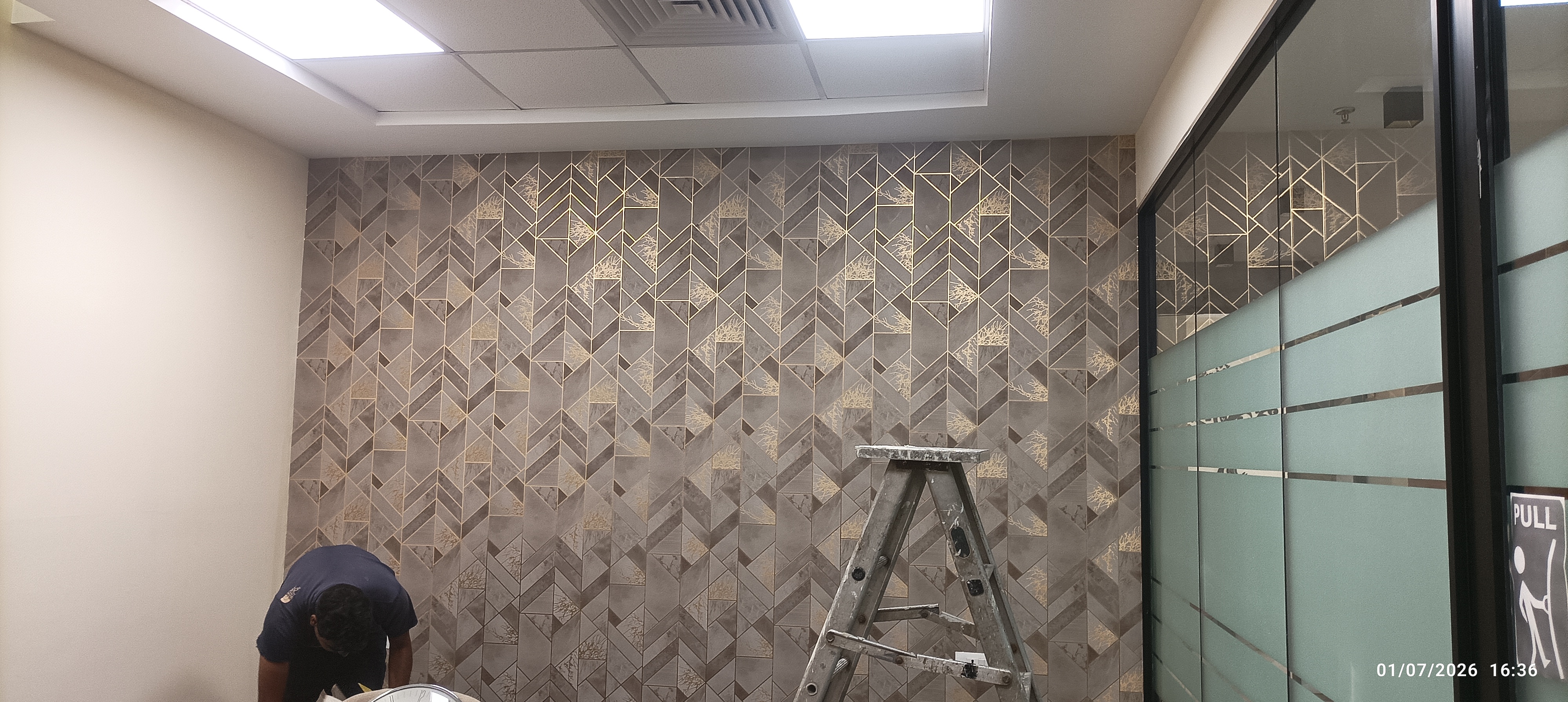 Geometric Accent Wallpaper 