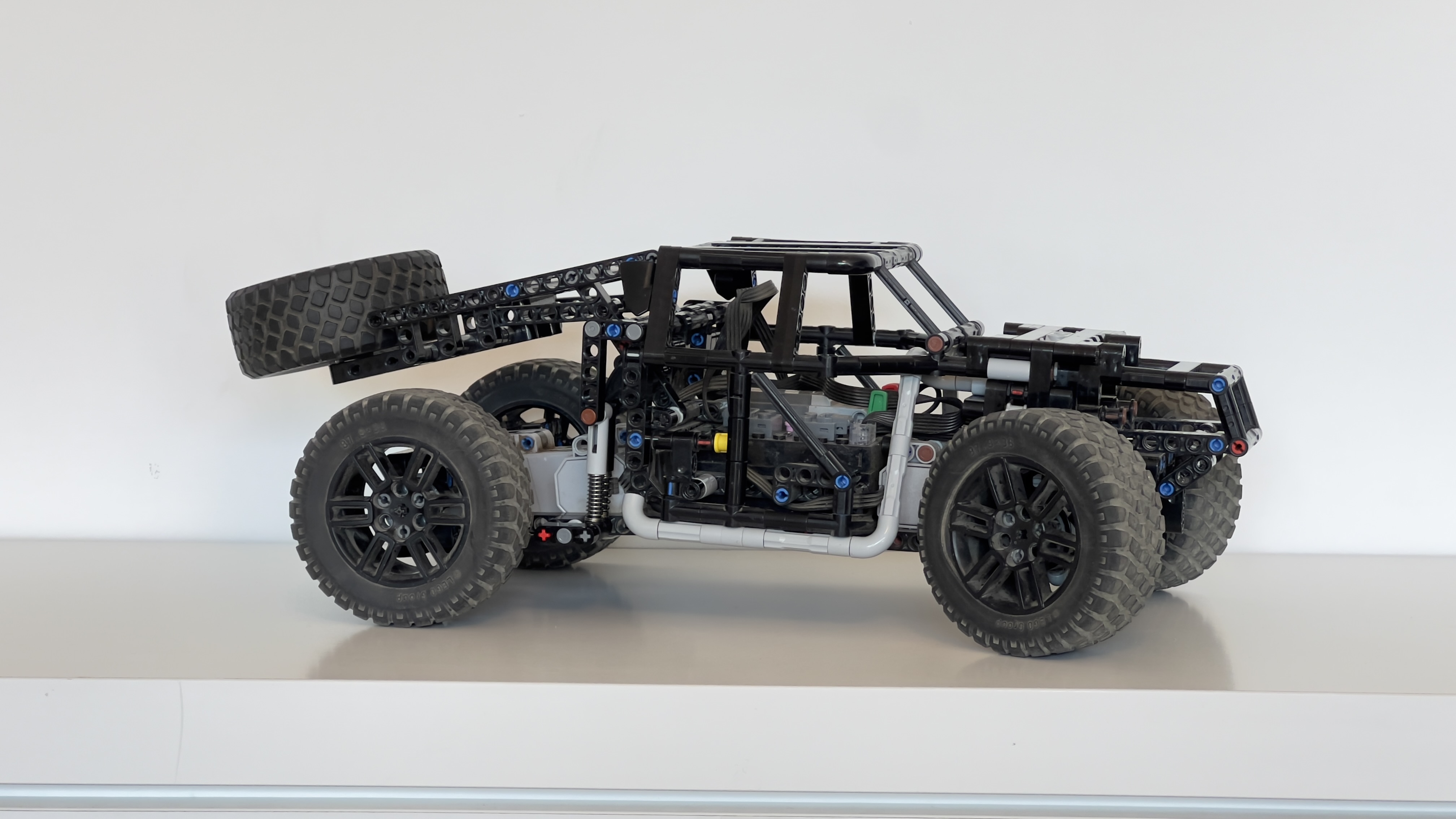 4x4 TROPHY TRUCK (1:11 Scale)