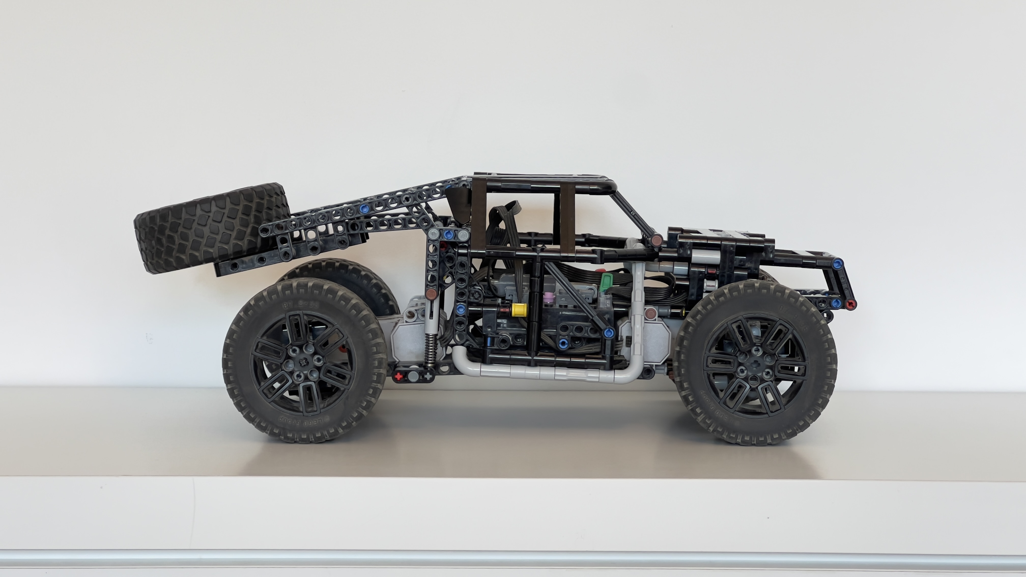 4x4 TROPHY TRUCK (1:11 Scale)
