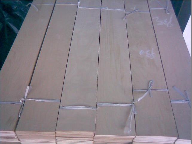 Maple flooring veneer layer
