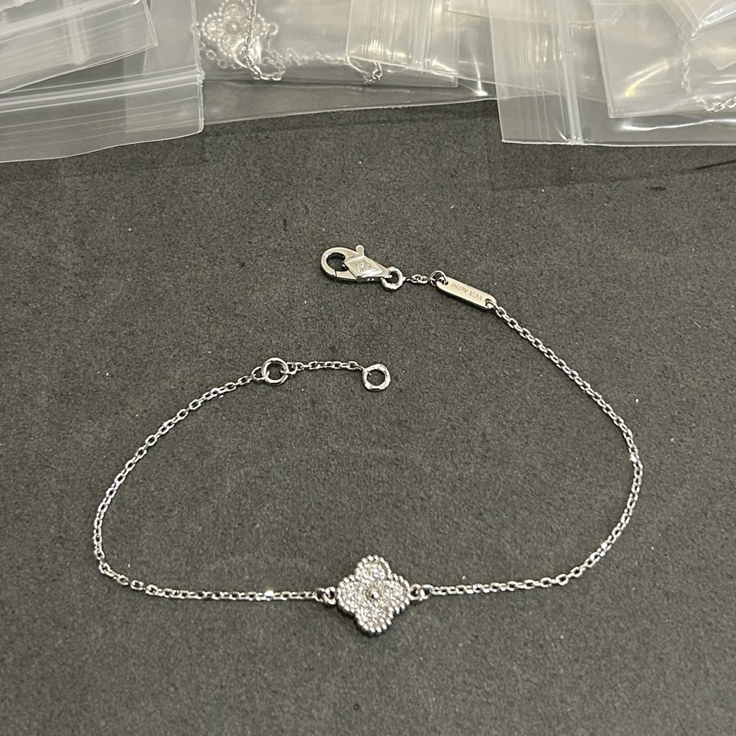 VVCA Bracelets Good Quality