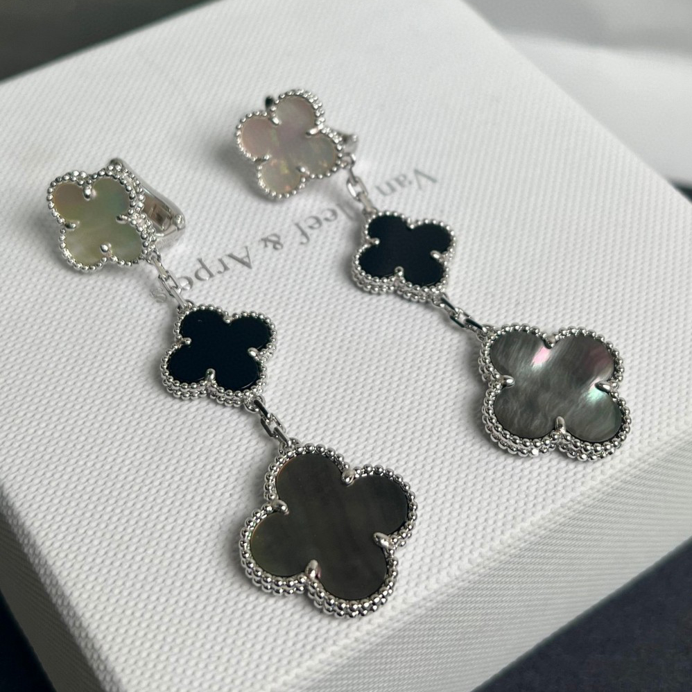 VVCA Earrings Good Quality