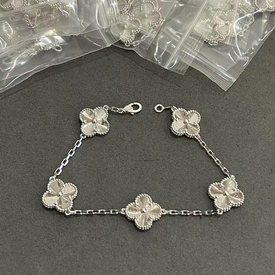 VVCA Bracelets Good Quality