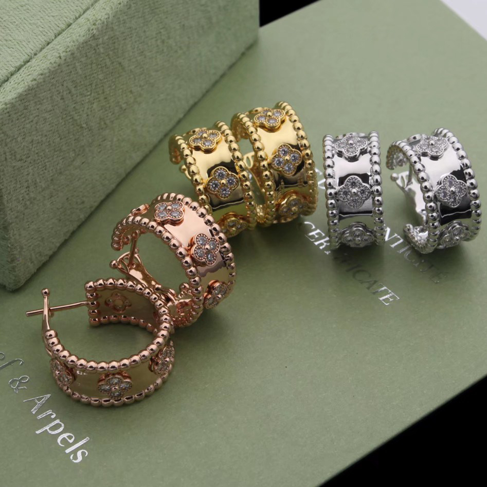 VVCA Earrings Good Quality