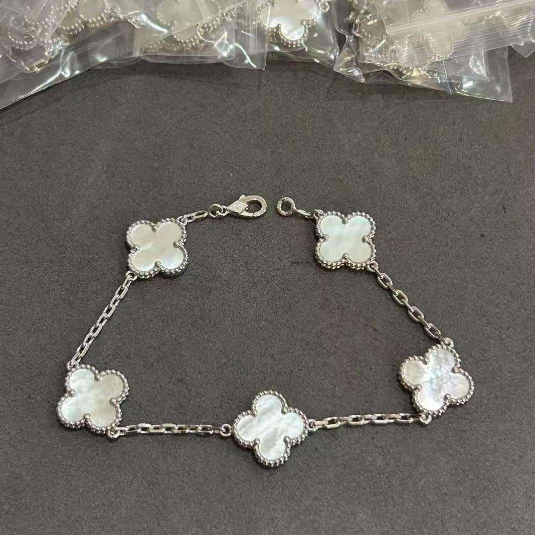 VVCA Bracelets Good Quality