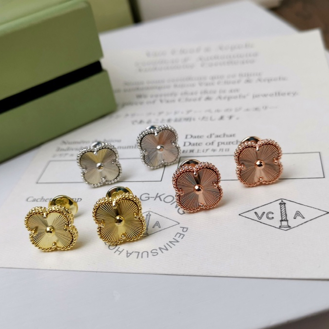 VVCA Earrings Good Quality