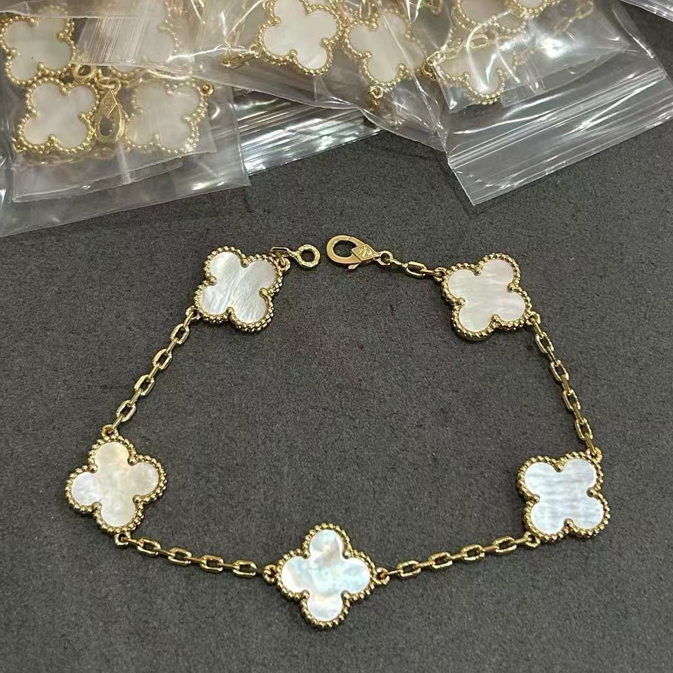 VVCA Bracelets Good Quality