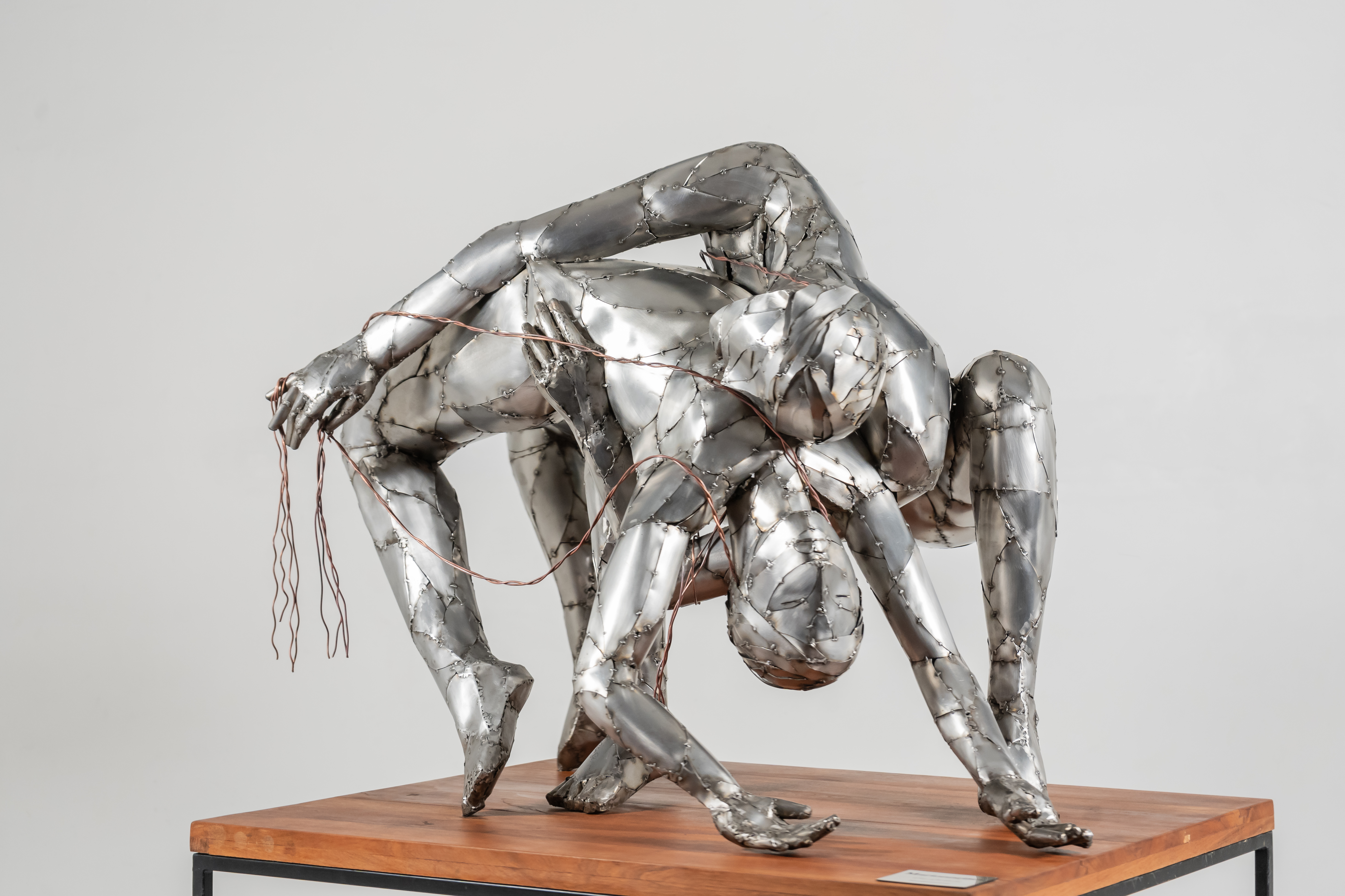 Marionettes – Escultura en Acero Inoxidable Forjado | Sol Satori