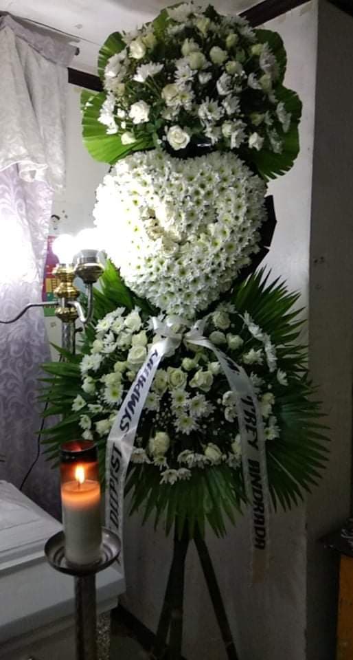 white heart Condolence Flower Stand