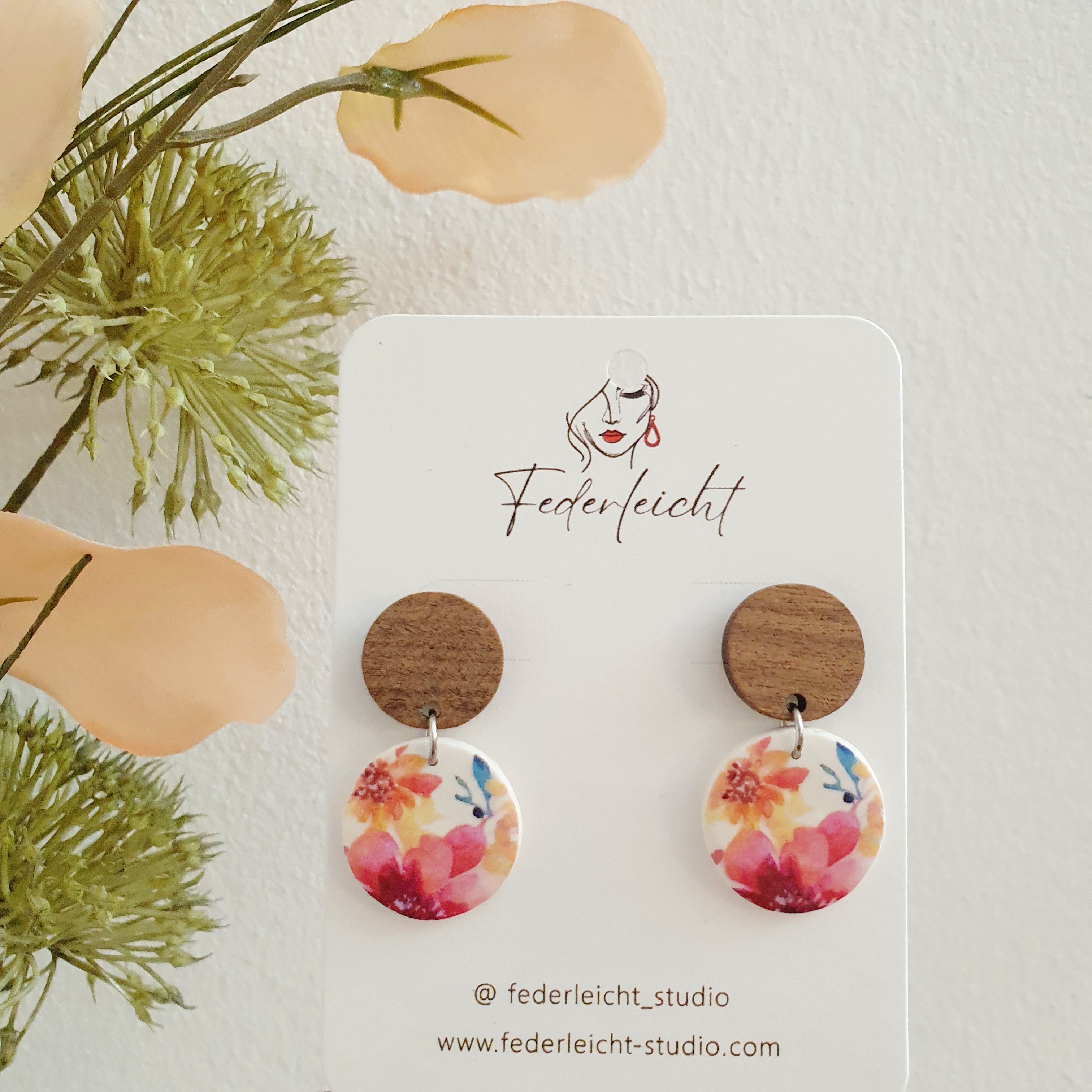 Holz-Ohrringe mit Blumenmuster