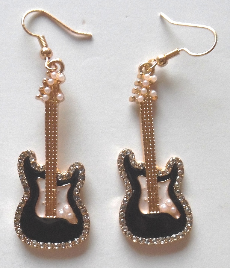 Elegant And Fashionable Guitar Style Pendant Earrings New