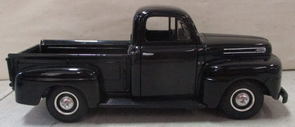 Diecast 1948 Ford F1 Pickup Truck Maisto 1/25 Flaw New