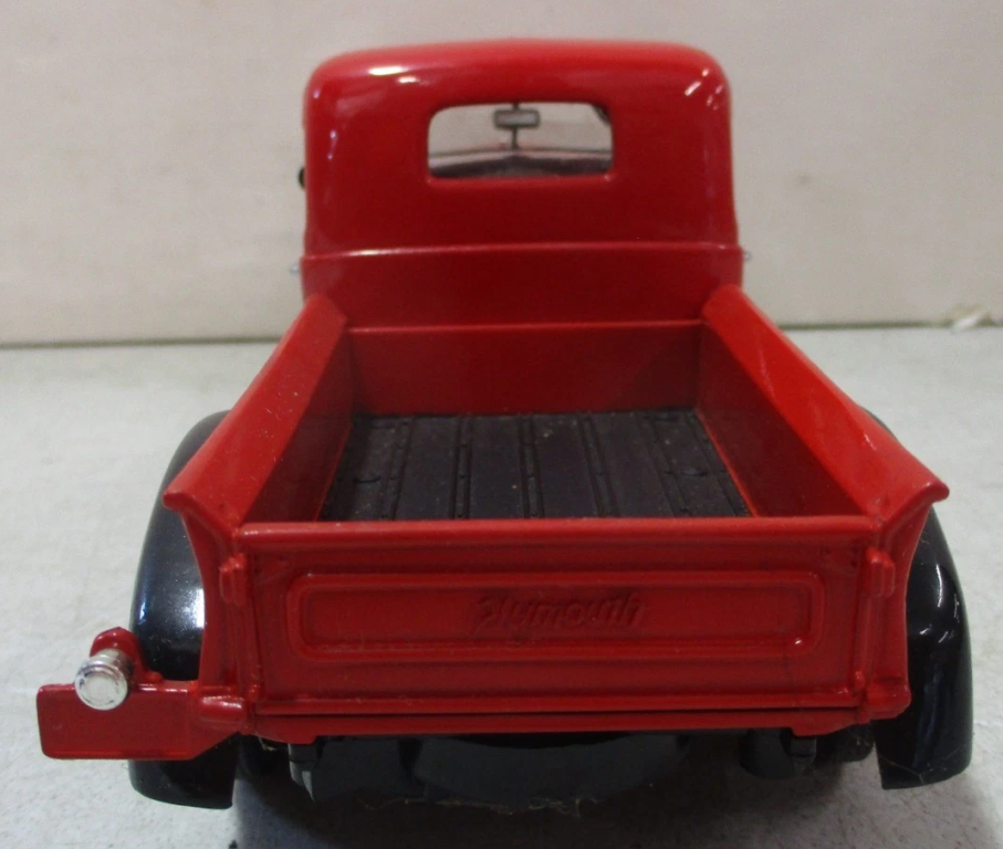 Diecast 1941 Plymouth Pickup Truck Welly 1/24 New