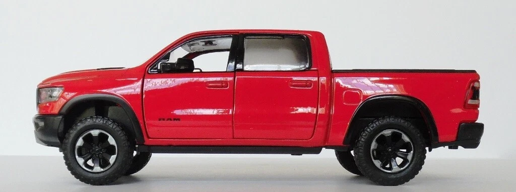 Red 2019 Dodge Ram 1500 Crew Cab Pickup Truck Motor Max 1/27 New