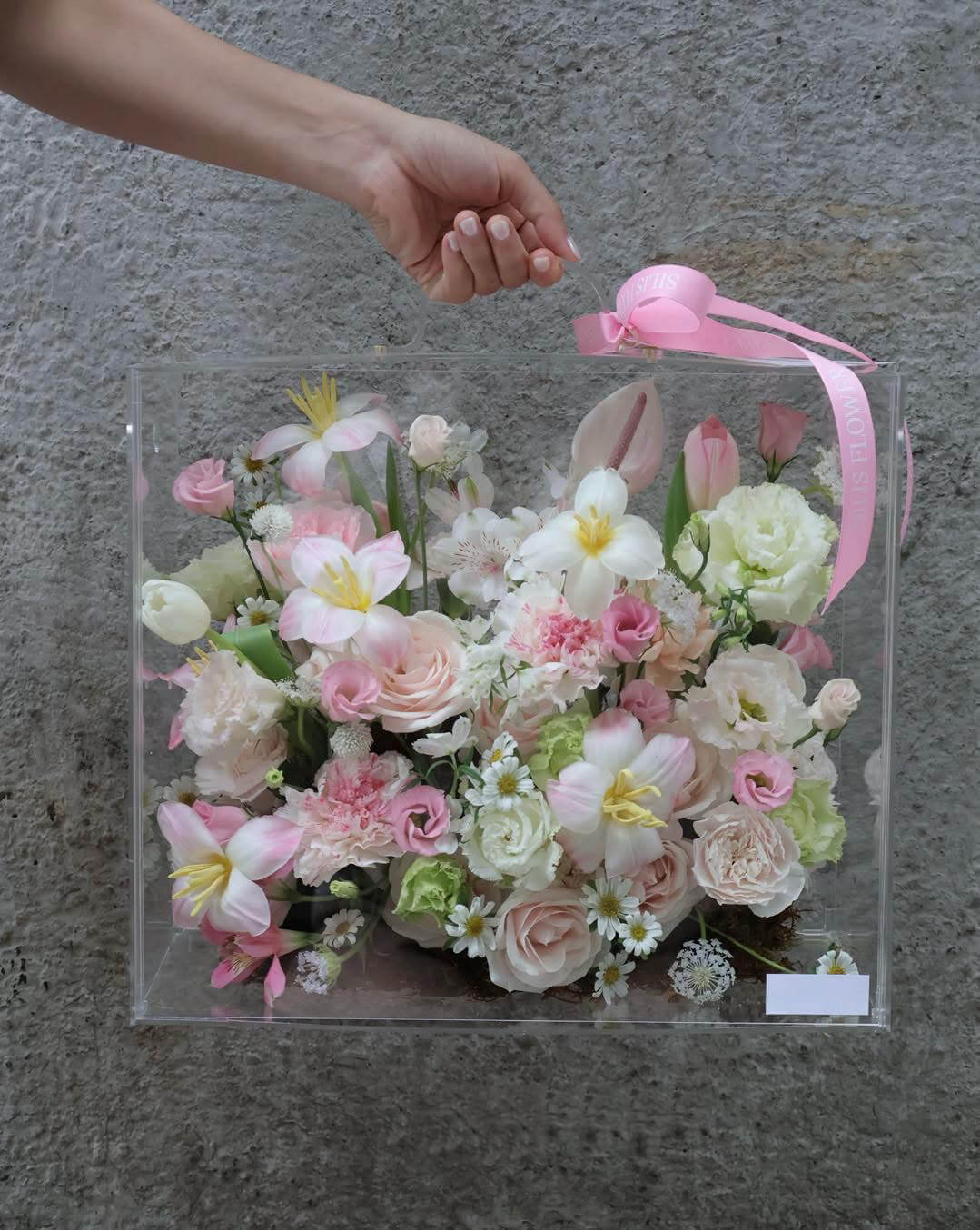 Hộp Hoa Trong Suốt Tươi Sáng – Thanh Thoát & Dịu Êm