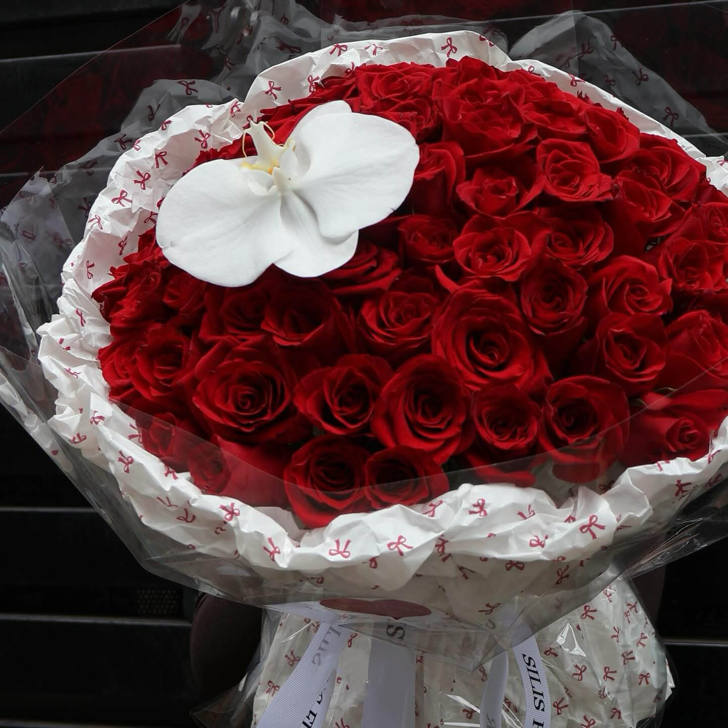 Bouquet Rose Red – Lan Hồ Điệp Trắng