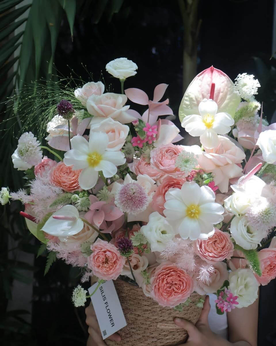 Giỏ Hoa Pastel Lớn – Ngọt Ngào & Tỏa Sáng