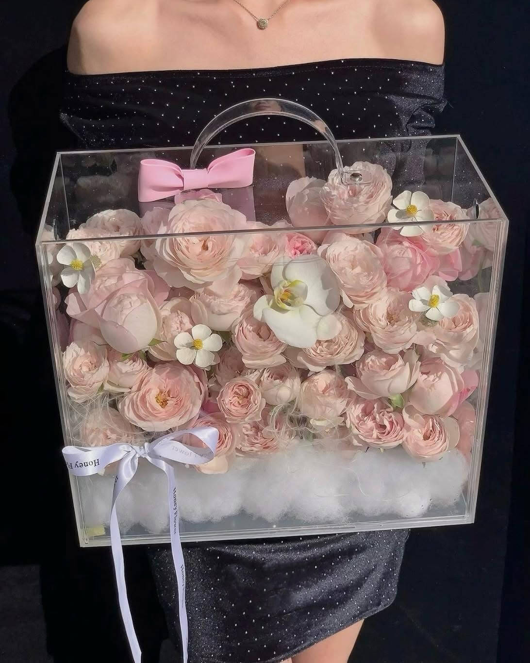 Hộp Hoa Trong Suốt Pastel – Lãng Mạn & Hiện Đại