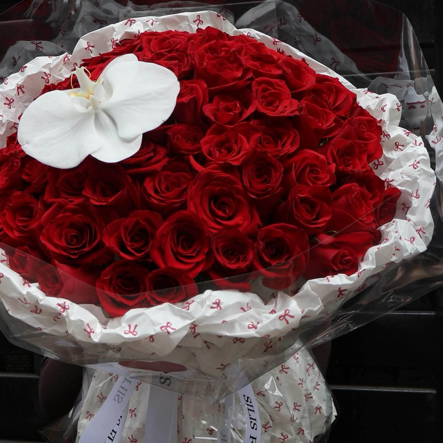 Bouquet Rose Red – Lan Hồ Điệp Trắng