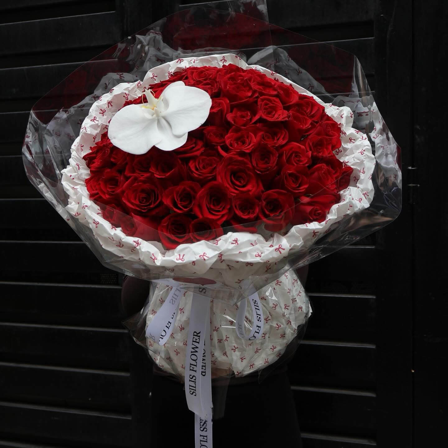 Bouquet Rose Red – Lan Hồ Điệp Trắng