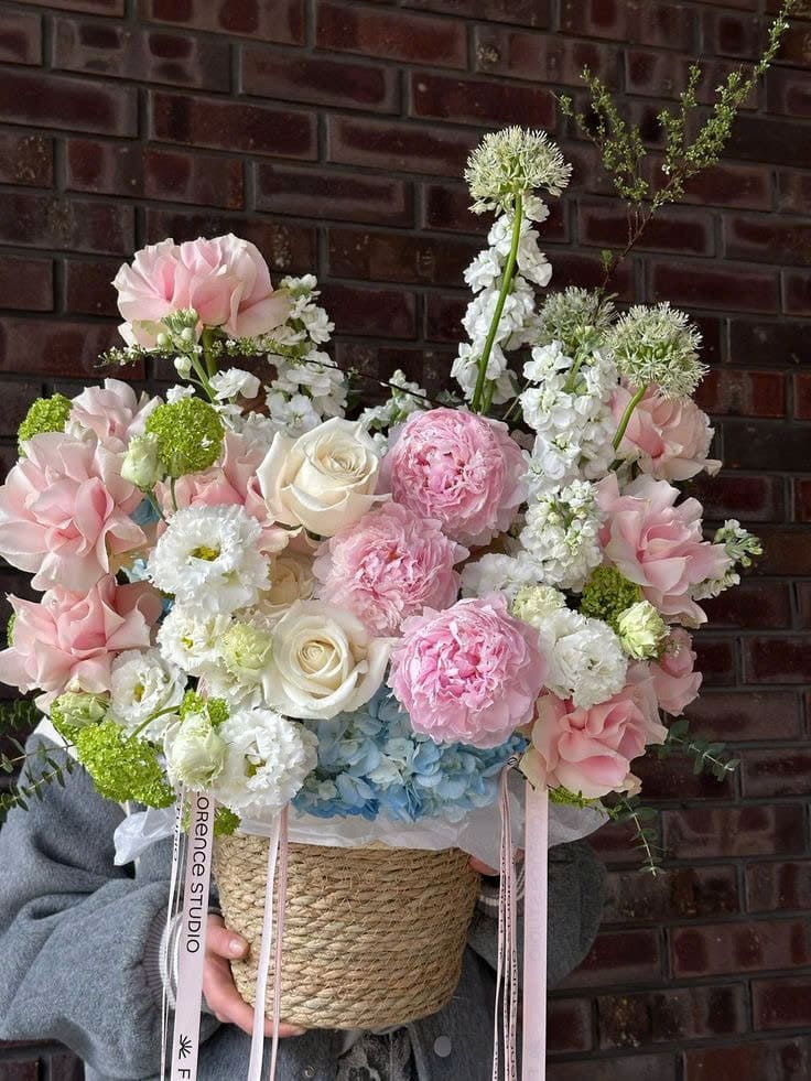 Giỏ hoa peony hồng – trắng