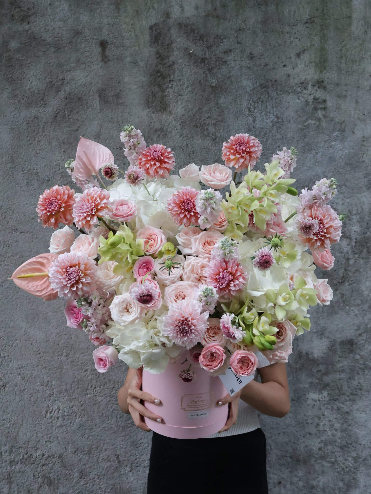 Giỏ Hoa Hồng Pastel – Lãng Mạn & Sang Trọng