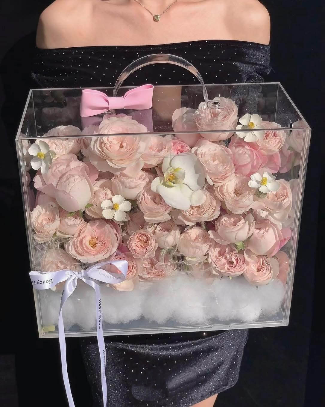 Hộp Hoa Trong Suốt Pastel – Lãng Mạn & Hiện Đại