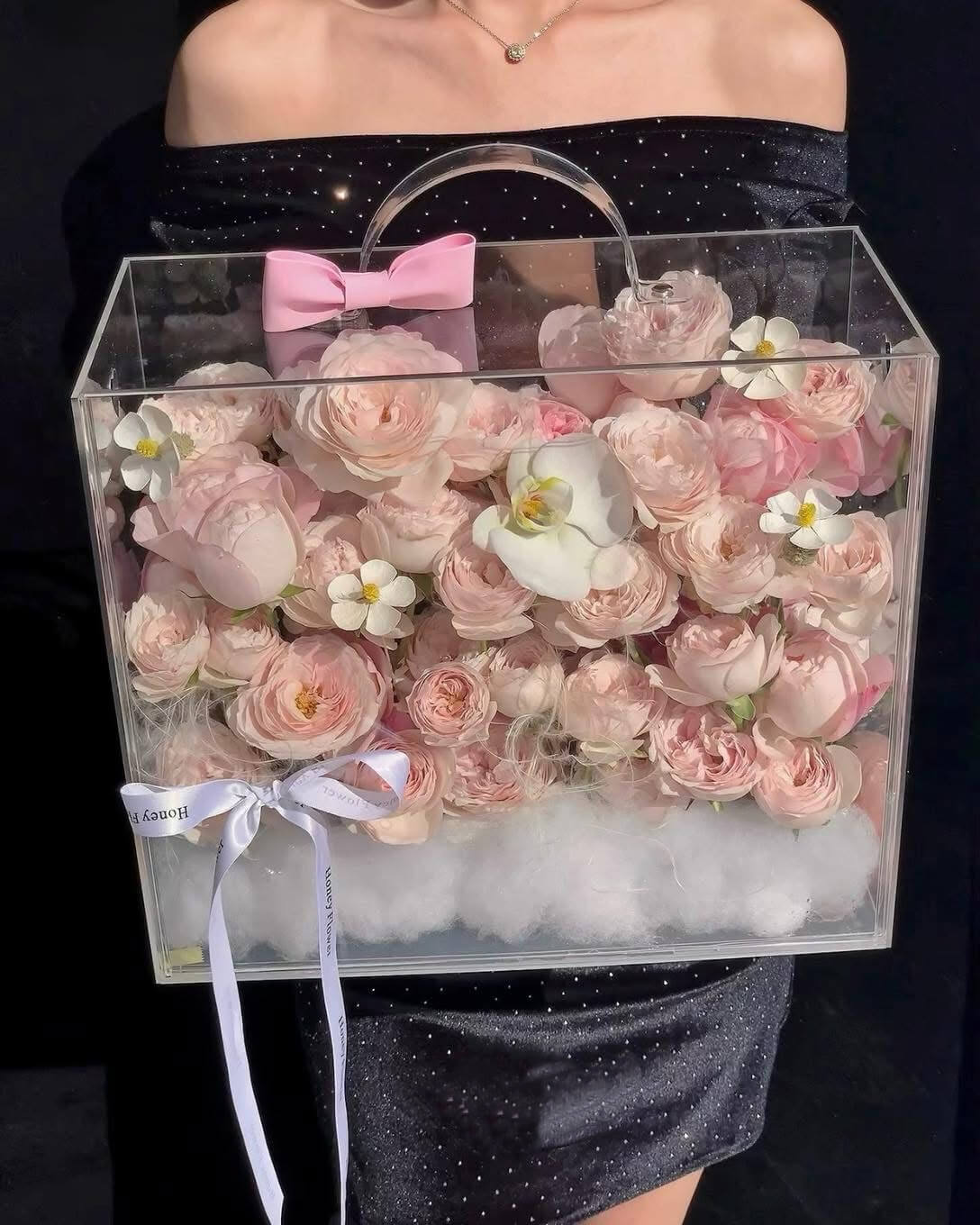 Hộp Hoa Trong Suốt Pastel – Lãng Mạn & Hiện Đại