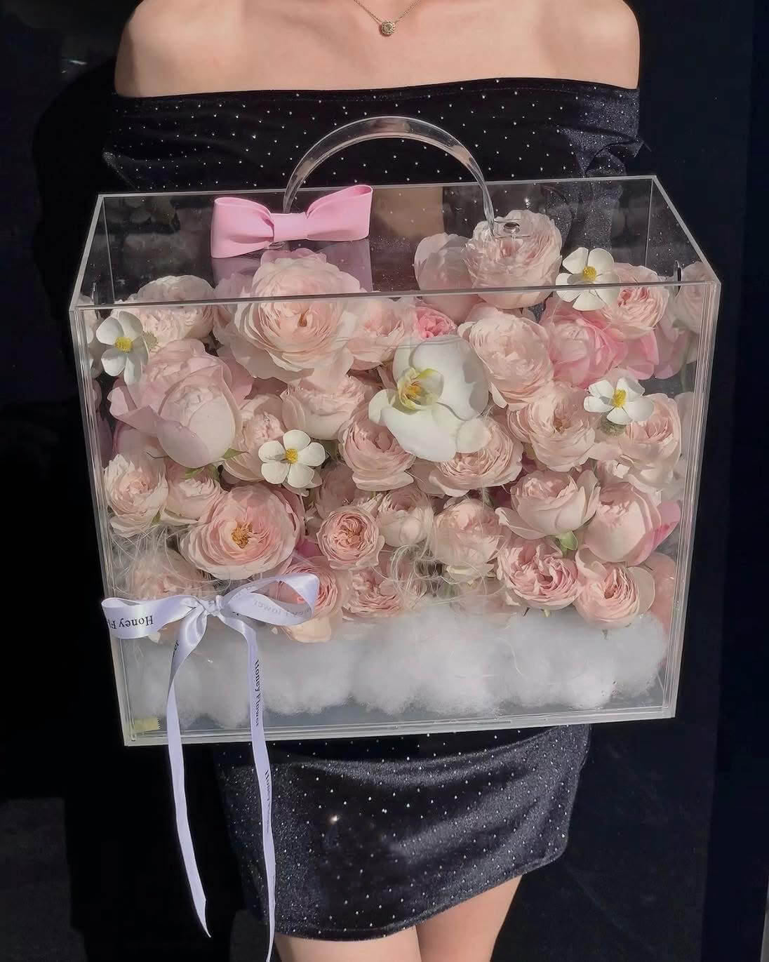 Hộp Hoa Trong Suốt Pastel – Lãng Mạn & Hiện Đại