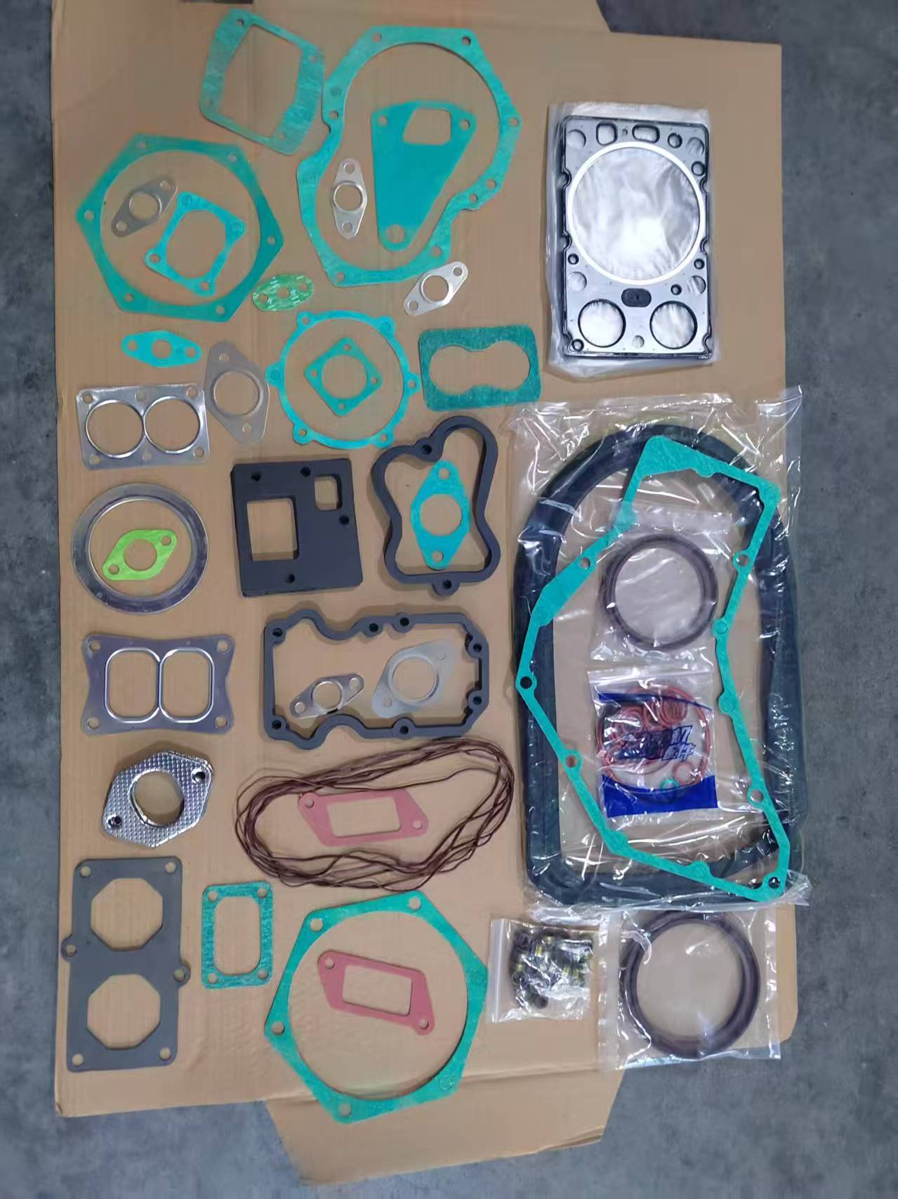 HOWO Spare Parts Engine Repair Kit  1002580535 Gasket Kit