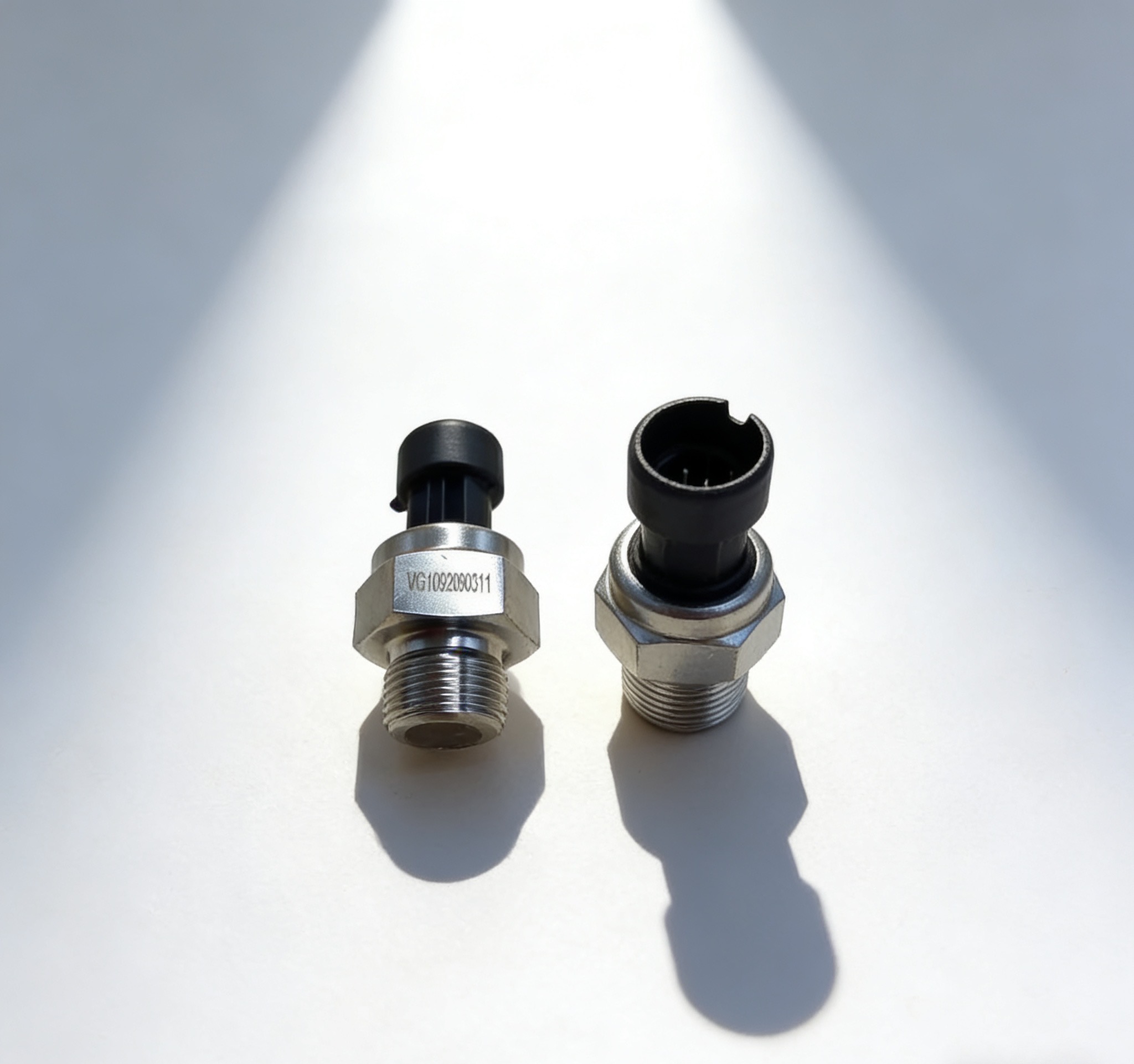 Sinotruk Hot Sale Truck Parts VG1092090311 Oil Pressure Sensor