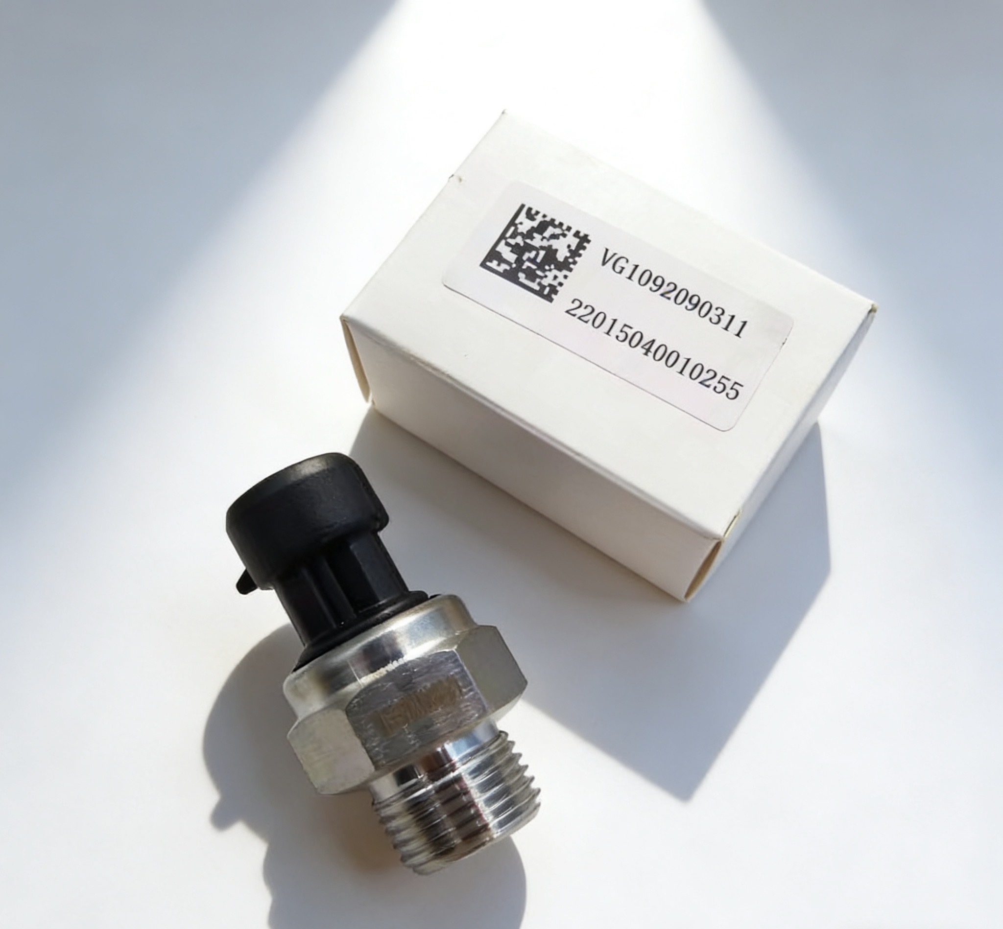 Sinotruk Hot Sale Truck Parts VG1092090311 Oil Pressure Sensor