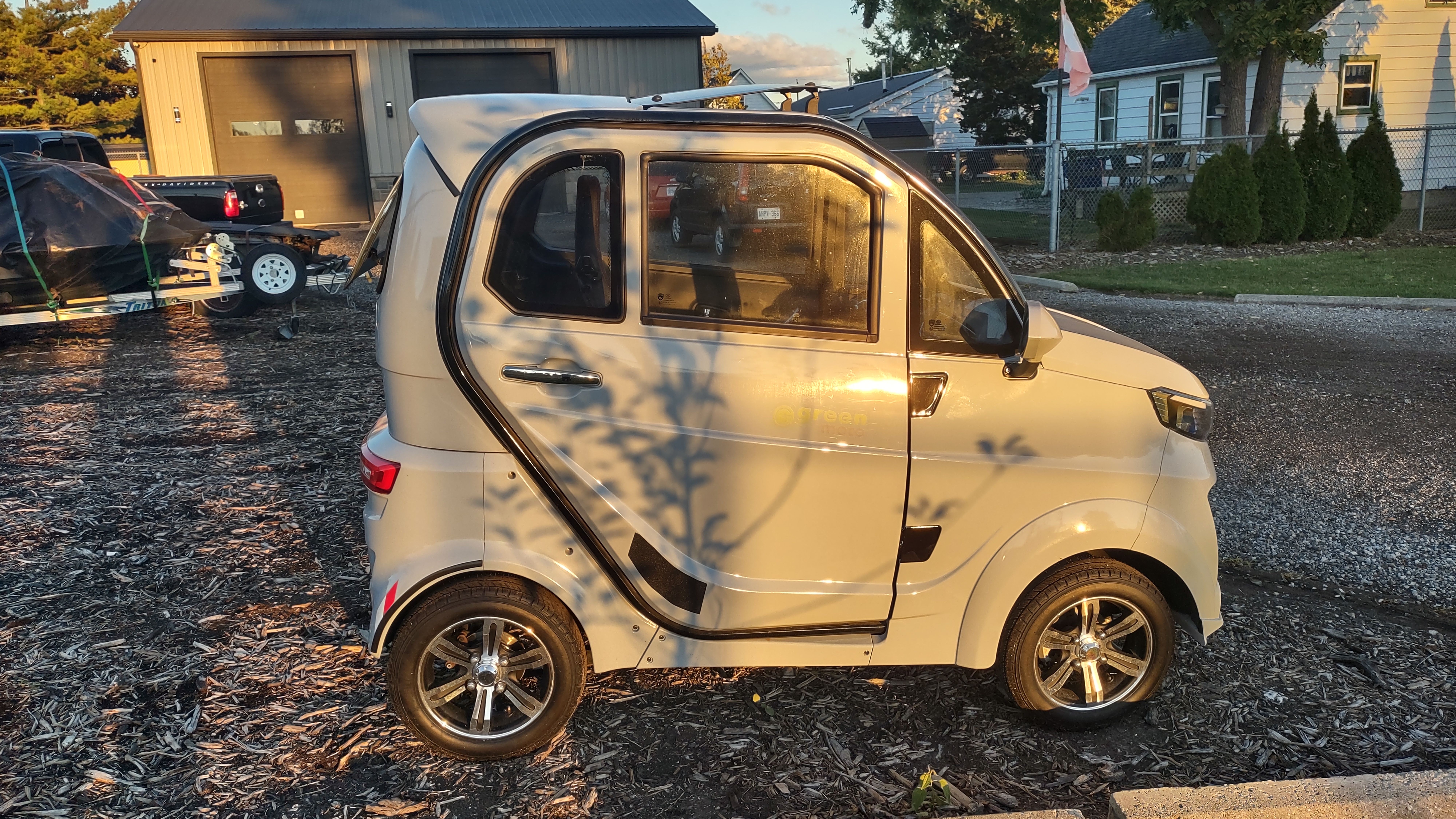 Daymak - Boomerbuggy X Pro - Enclosed Mobility Scooter
