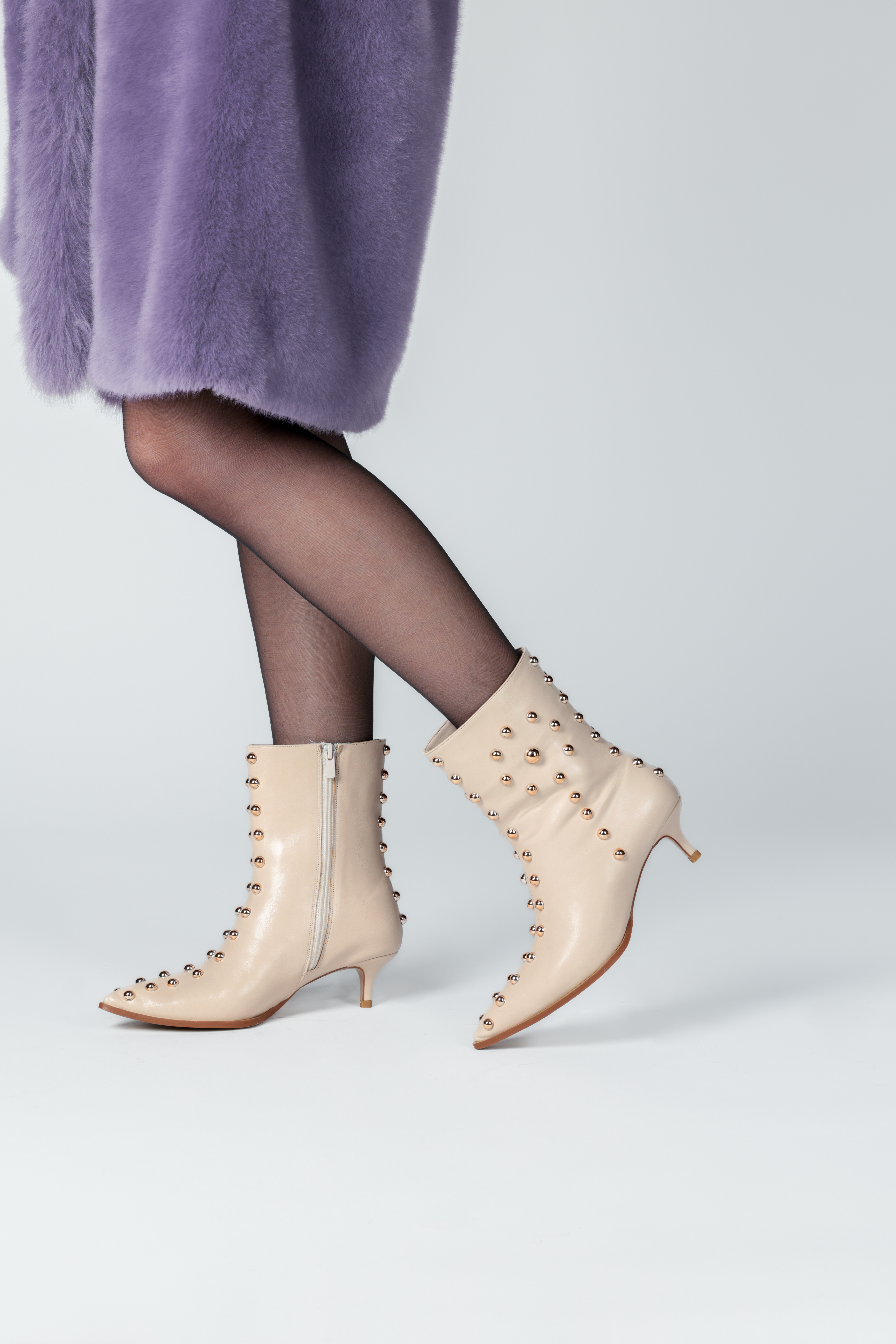 Gold zımbalı bej deri bot