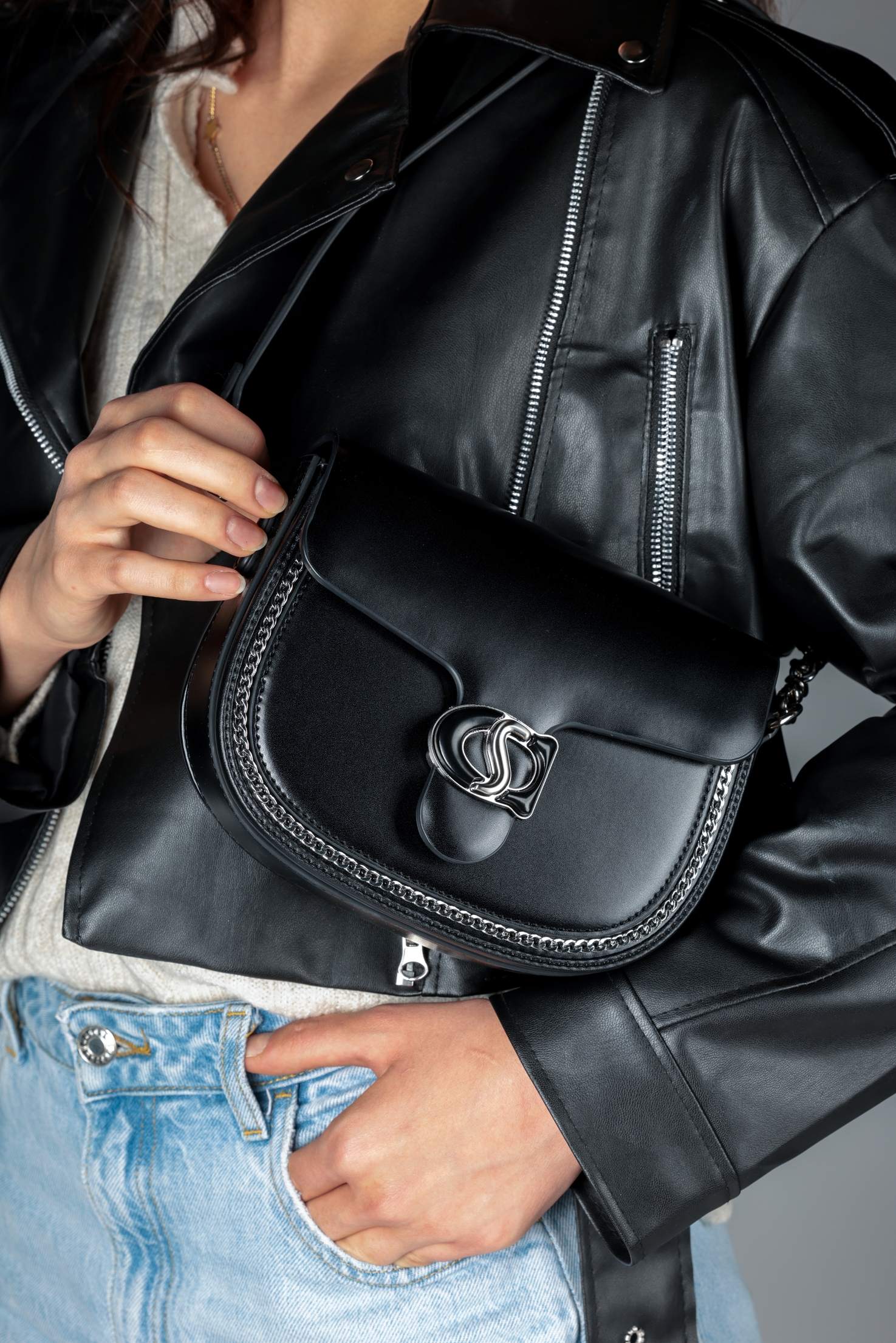 Siyah deri kol çantası