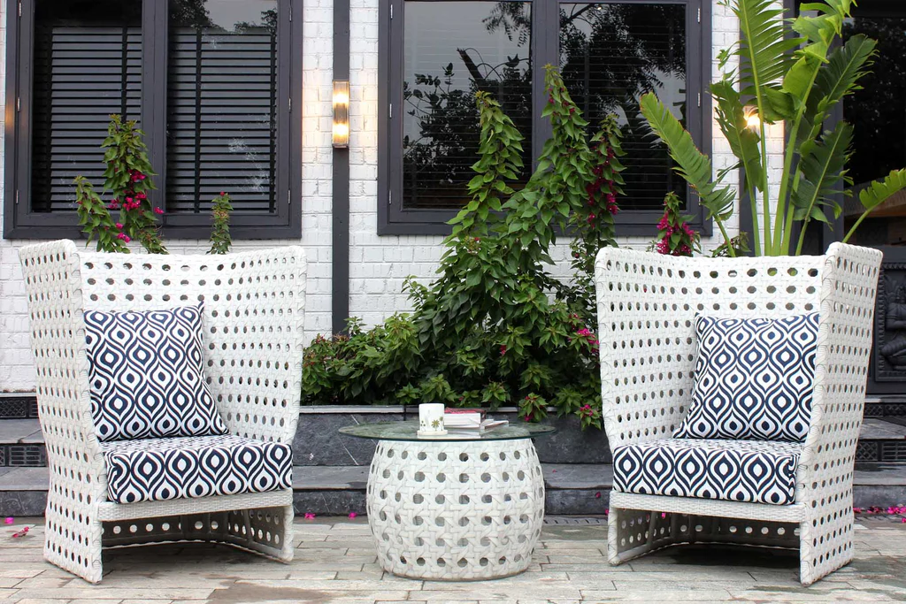 MyGreenearth Outdoor Patio Seating Set 2 Chairs and 1 Table Set (White)