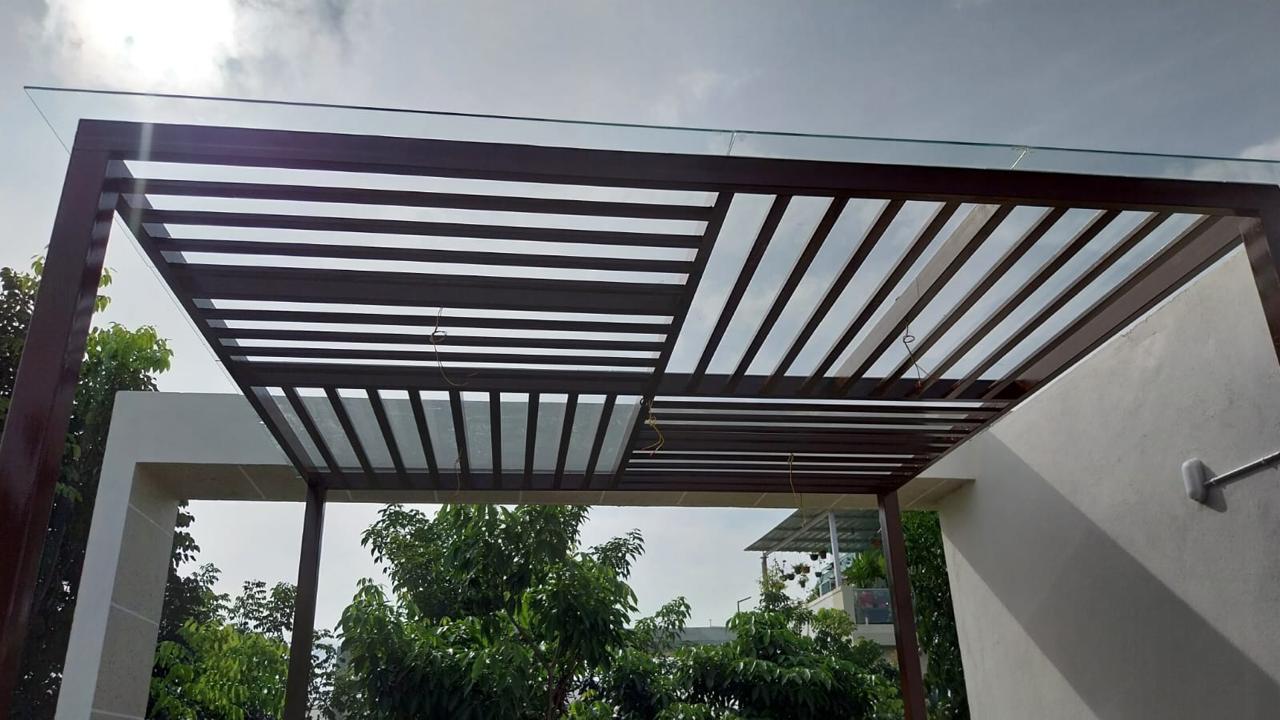Glass Pergola - 10MM Toughened Clear Glass, with Designer Purlins 
