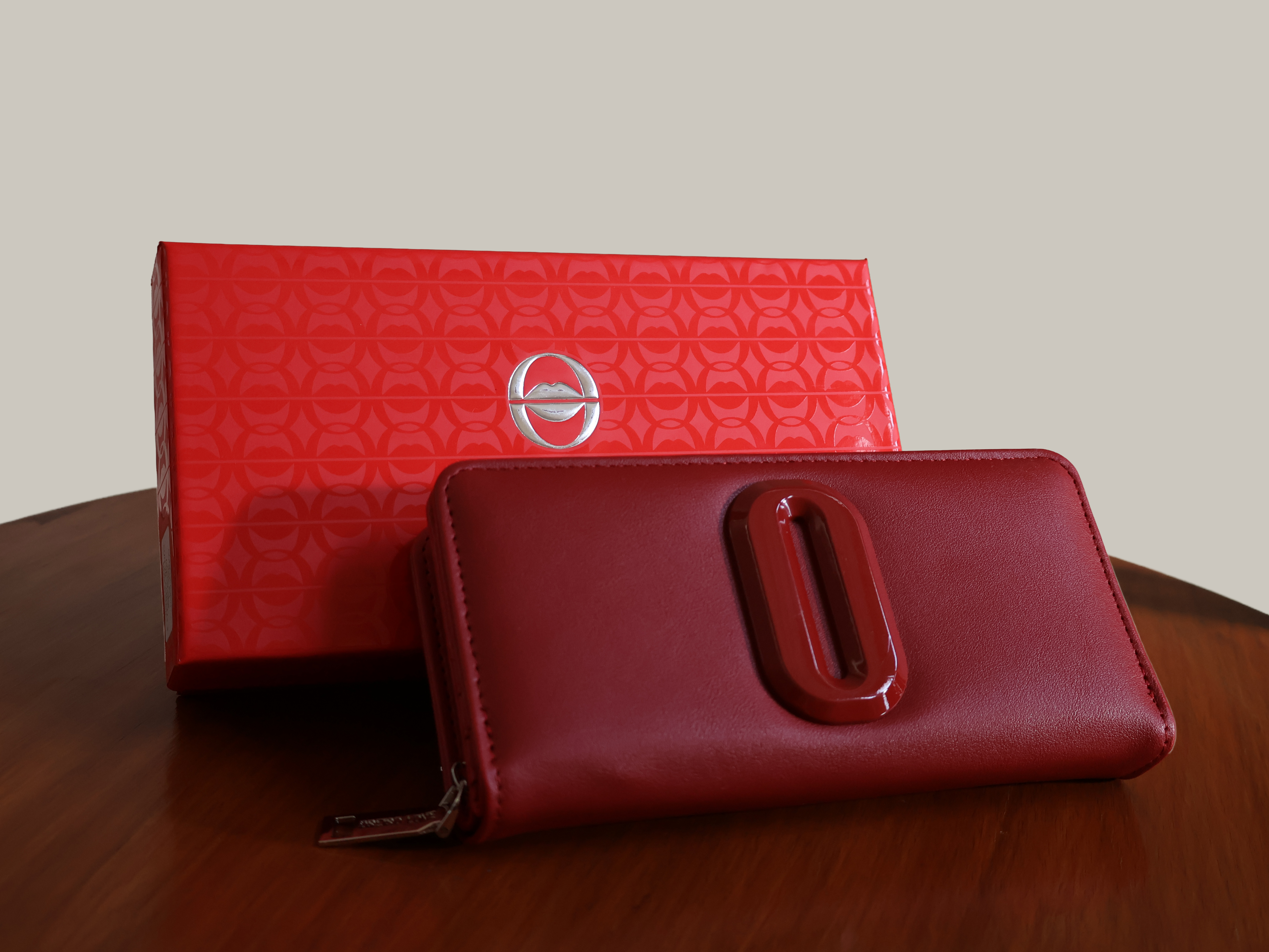 Billetera Oreiro bordó