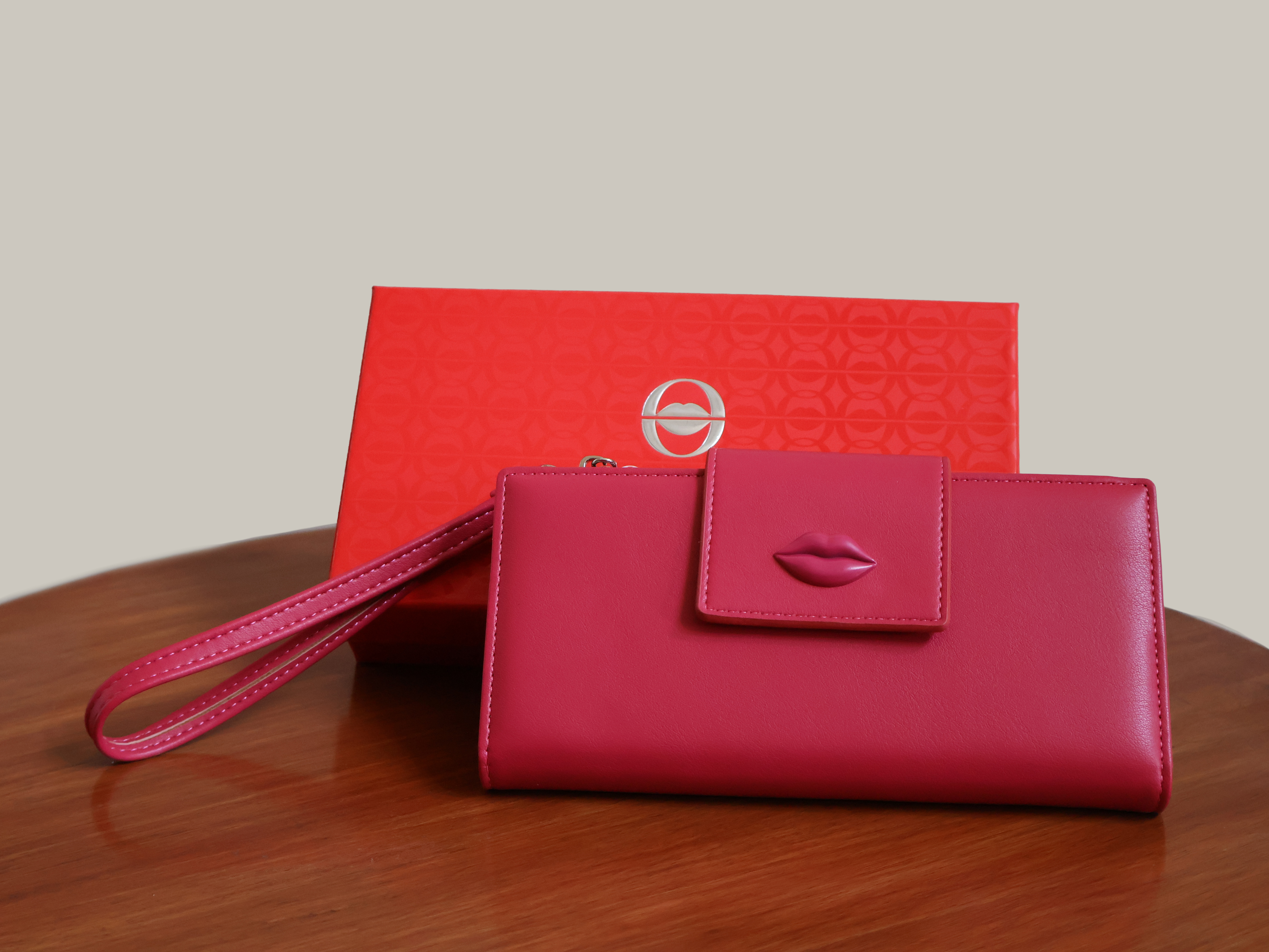 Billetera Oreiro fuccia