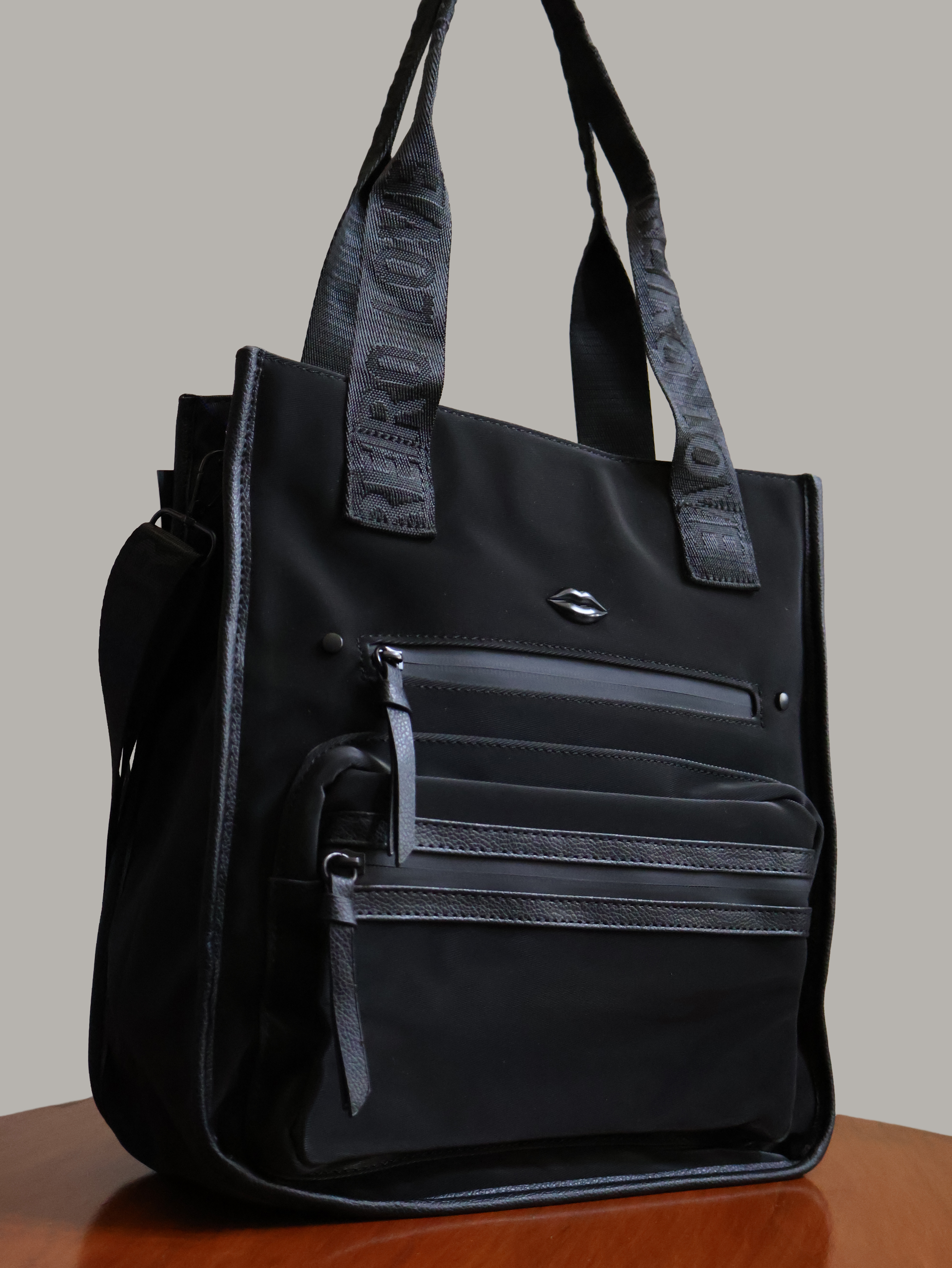 Cartera Oreiro Love negra