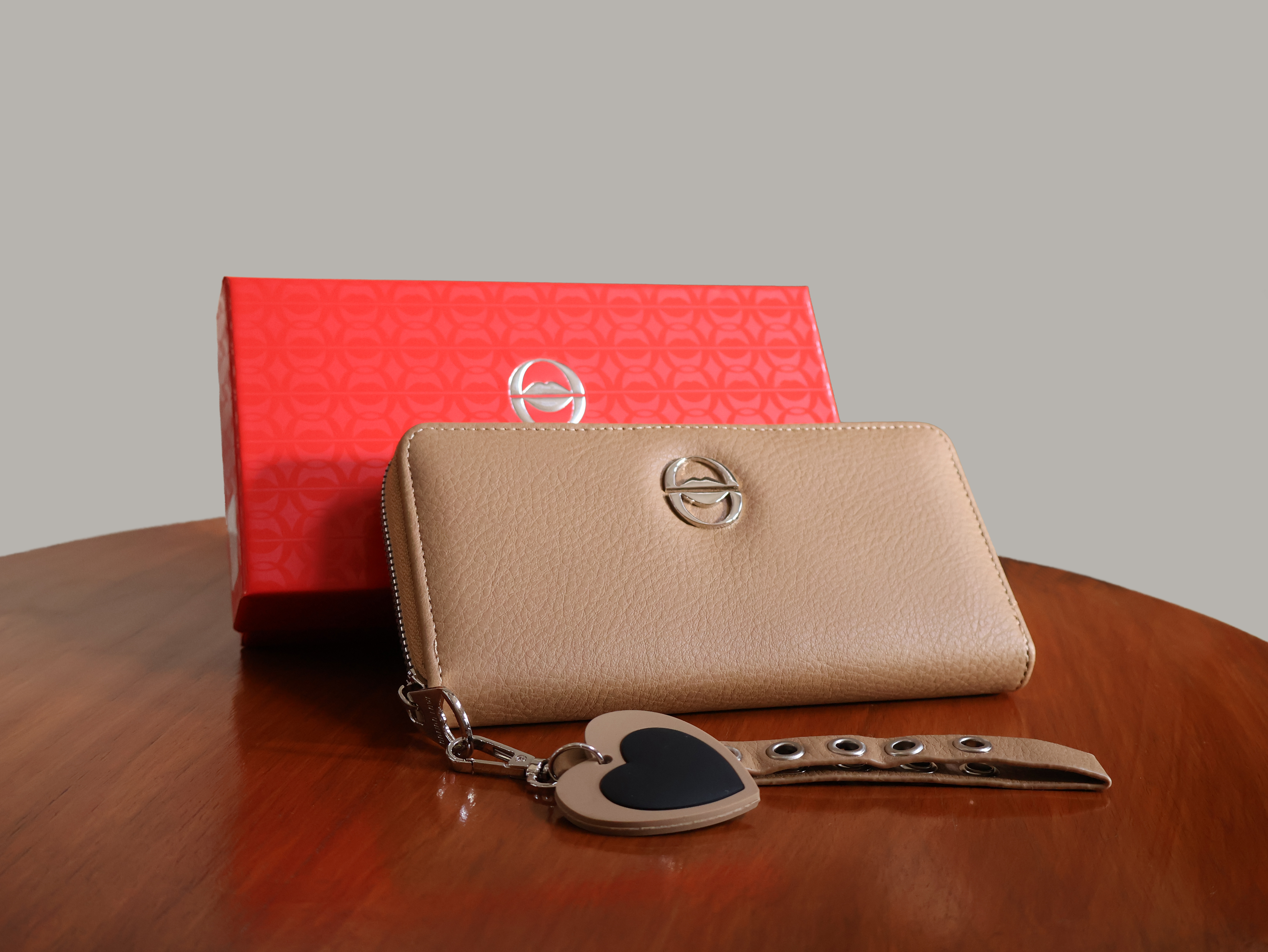 Billetera Oreiro Love kaky