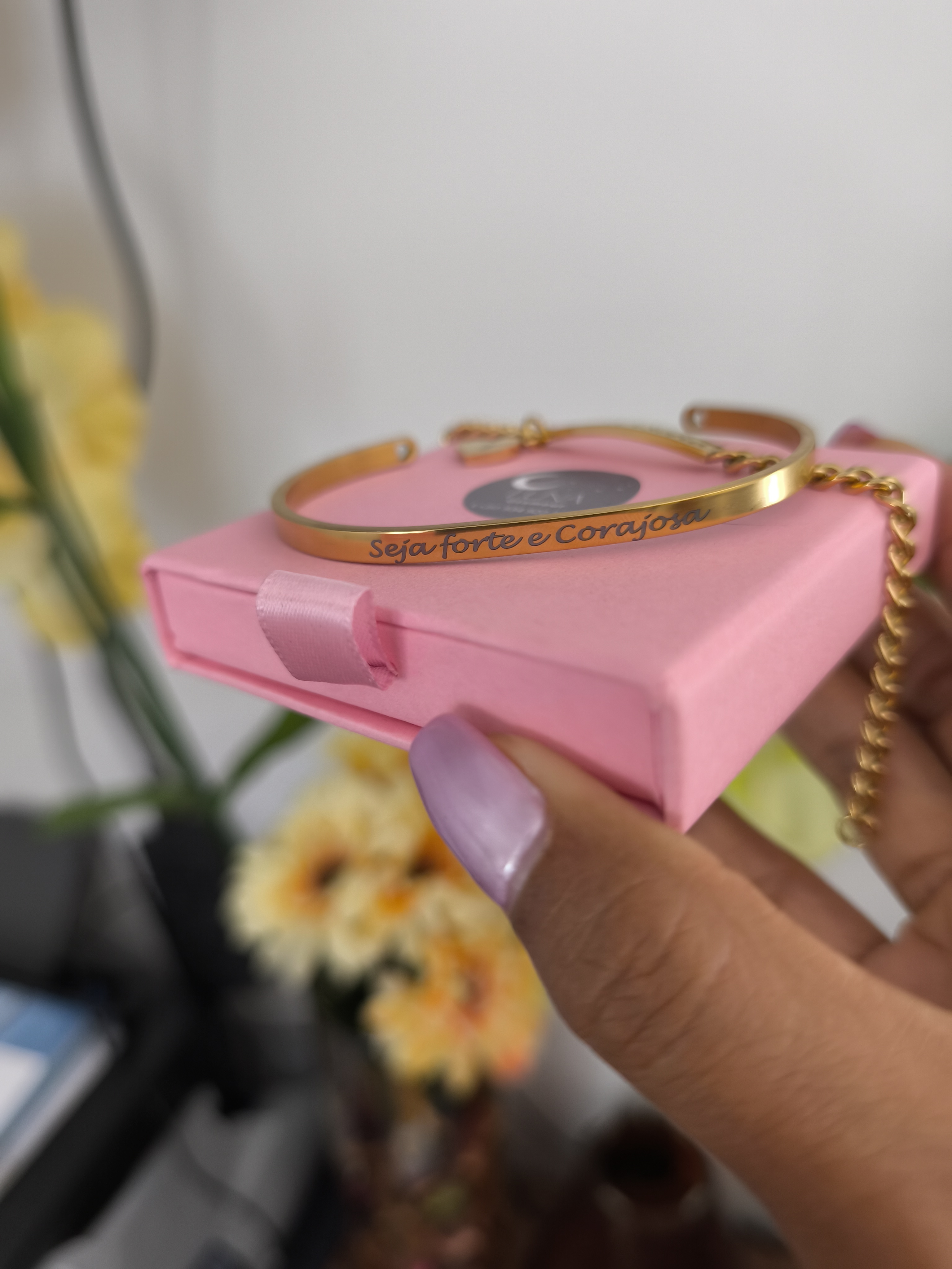 Pulseira dourada personalizada