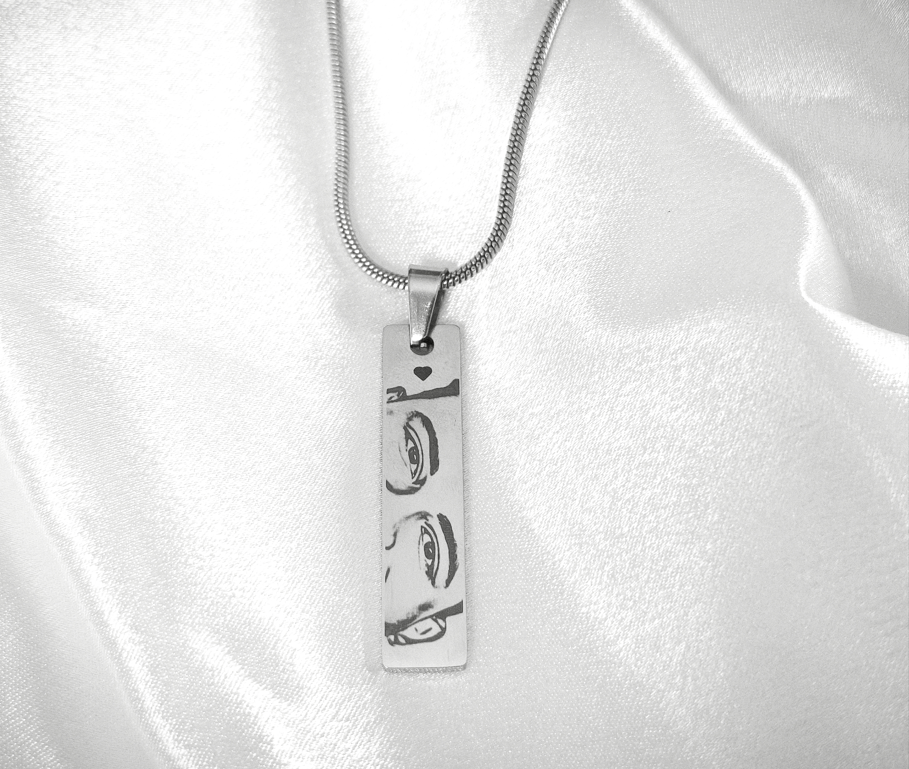 Colar Olhar Feminino com pingente personalizado