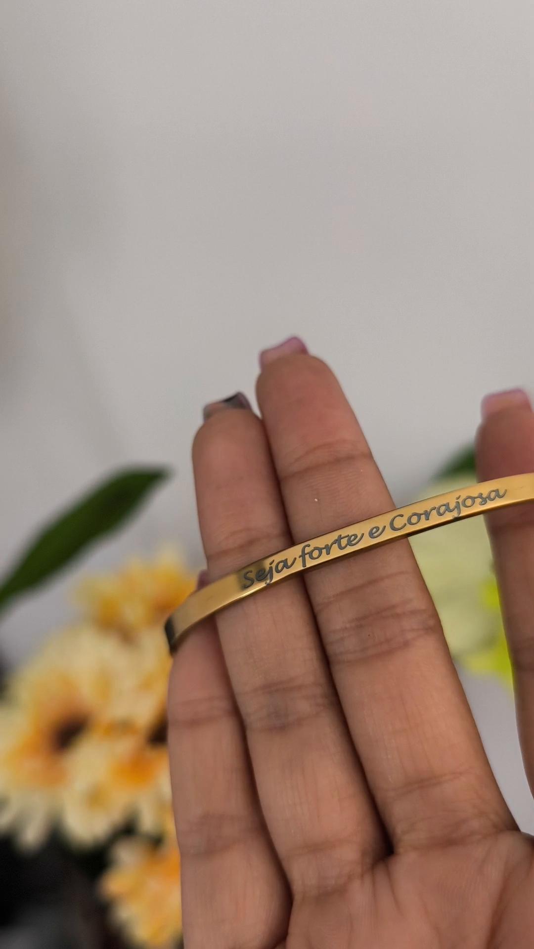 Pulseira dourada personalizada