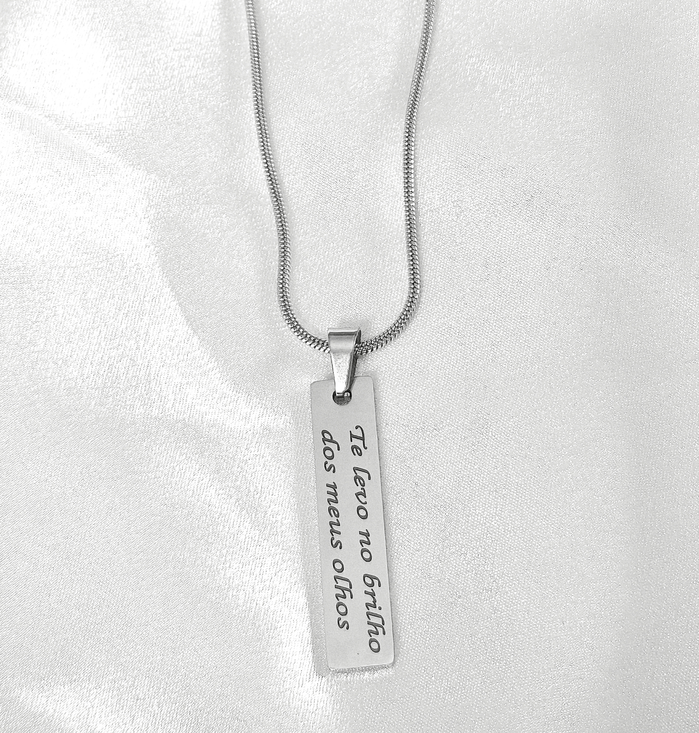 Colar Olhar Feminino com pingente personalizado