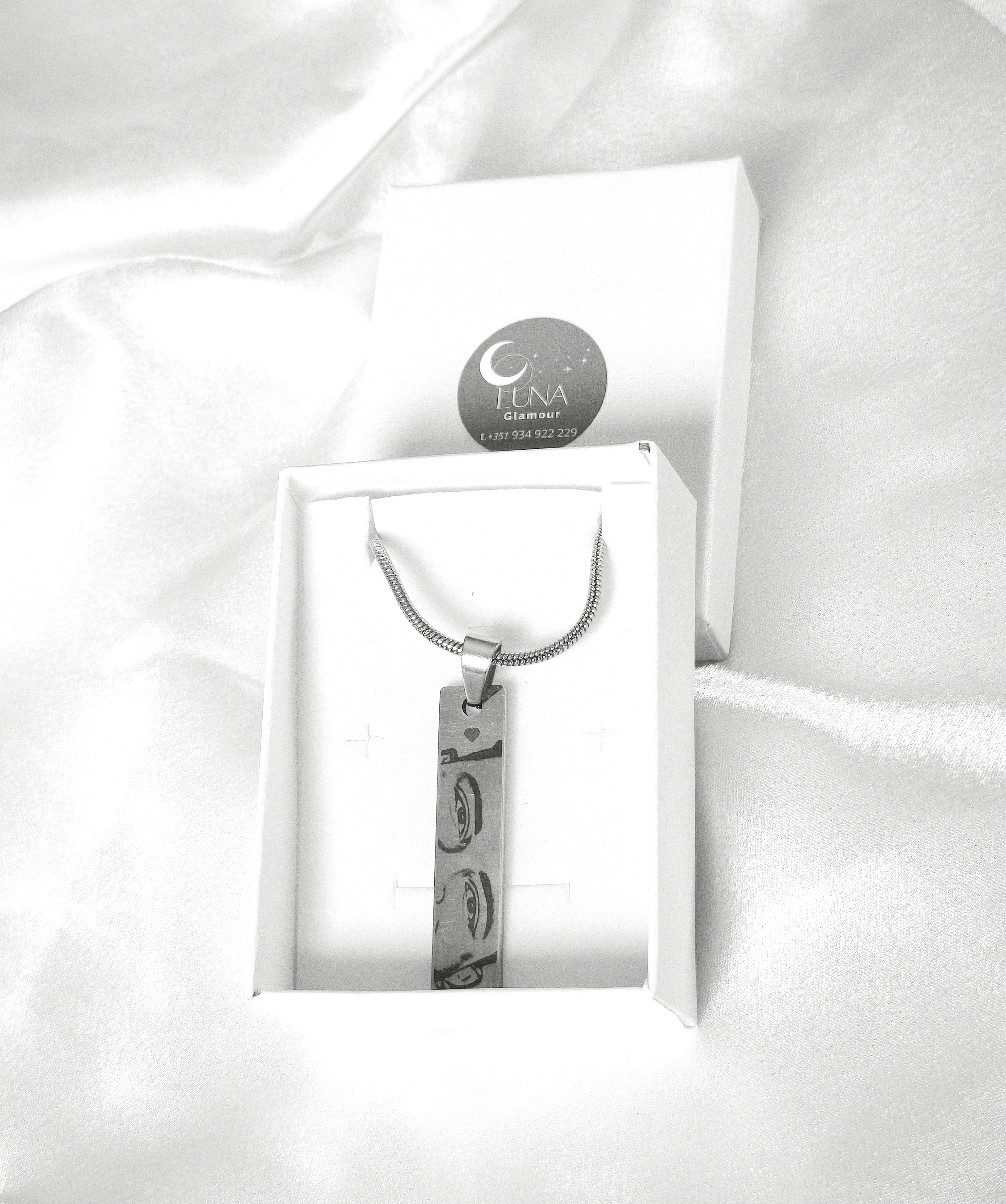 Colar Olhar Feminino com pingente personalizado